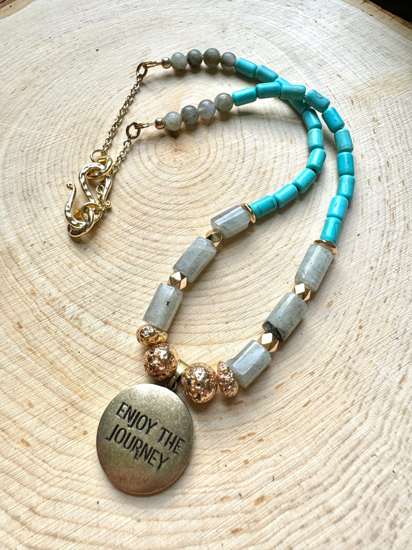 Labradorite necklace with alternate side pendant